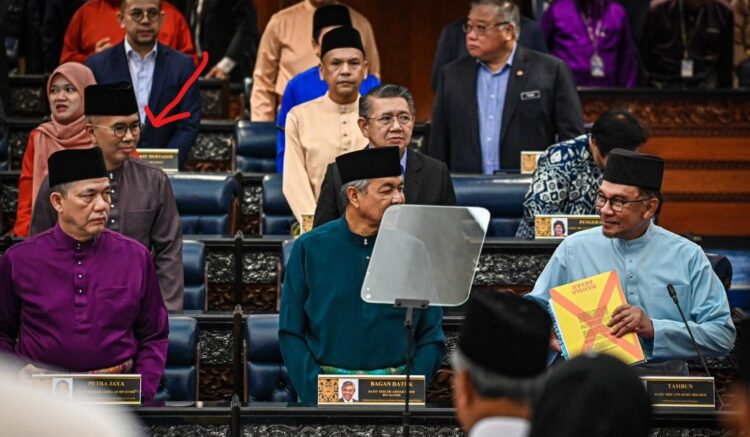 Netizens Snub Tengku Zafrul For Feeling Bit Strange Hes Not Tabling