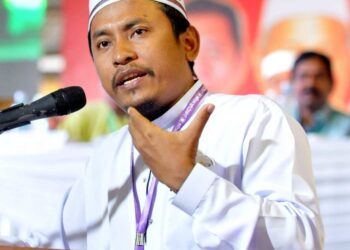 Ahmad Fadhli Shaari (PAS KELANTAN)
at  the 60th PAS Muktamar gathering at Parit Raja in Batu Pahat on Sept 19, 2014.Pic by ABDUL RAHMAN EMBONG/The Star.