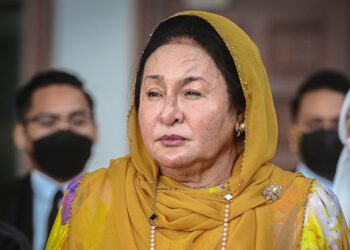 KUALA LUMPUR, 12 Mei -- Keputusan dalam perbicaraan kes rasuah Datin Seri Rosmah Mansor terhadap pertuduhan rasuah membabitkan projek solar hibrid untuk 369 sekolah luar bandar di Sarawak akan diketahui pada 7 Julai ini.  Hakim Mahkamah Tinggi Mohamed Zaini Mazlan menetapkan tarikh itu semasa sebutan kes berkenaan hari ini.   --fotoBERNAMA (2022) HAK CIPTA TERPELIHARA   KUALA LUMPUR, May 12 -- Whether Datin Seri Rosmah Mansor will be acquitted or convicted on three corruption charges involving a hybrid solar project for 369 rural schools in Sarawak, will be known on July 7.  High Court judge Mohamed Zaini Mazlan fixed the date following mention of the case today.  --fotoBERNAMA (2022) COPYRIGHT RESERVED 