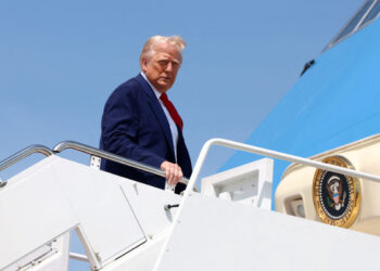 FILE PHOTO: U.S. President Donald Trump boards Air Force One as he departs for Michigan to attend a rally to celebrate his first 100 days in office, at Joint Base Andrews in Maryland, U.S., April 29, 2025. REUTERS/Evelyn Hockstein/File Photo