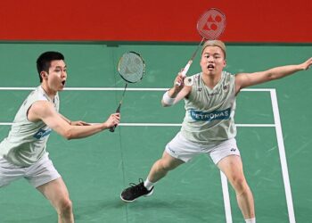 Malaysia’s men’s doubles Aaron Chia-Soh Wooi Yik in action against Indonesia’s Leo Rolly Carnando-Daniel Marthin in the quarter-finals match of Malaysian Masters at Axiata Arena, Bukit Jalil on Friday. — IZZRAFIQ ALIAS/The Star