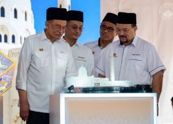 YAB Perdana Menteri, Dato' Seri Anwar Ibrahim semasa mengahadiri Majlis Peluncuran Pembangunan Masjid MADANI Permatang Pauh, Seberang Perai, Pulau Pinang. 8 November 2025. IZZUDDIN ABD RADZAK/Pejabat Perdana Menteri.

NO SALES; NO ARCHIVE; RESTRICTED TO EDITORIAL USE ONLY. NOTE TO EDITORS: This handout videos may only be used for editorial reporting purposes for the contemporaneous illustration of events, things or the people in the visual or facts mentioned in the caption. Reuse of the videos may require f