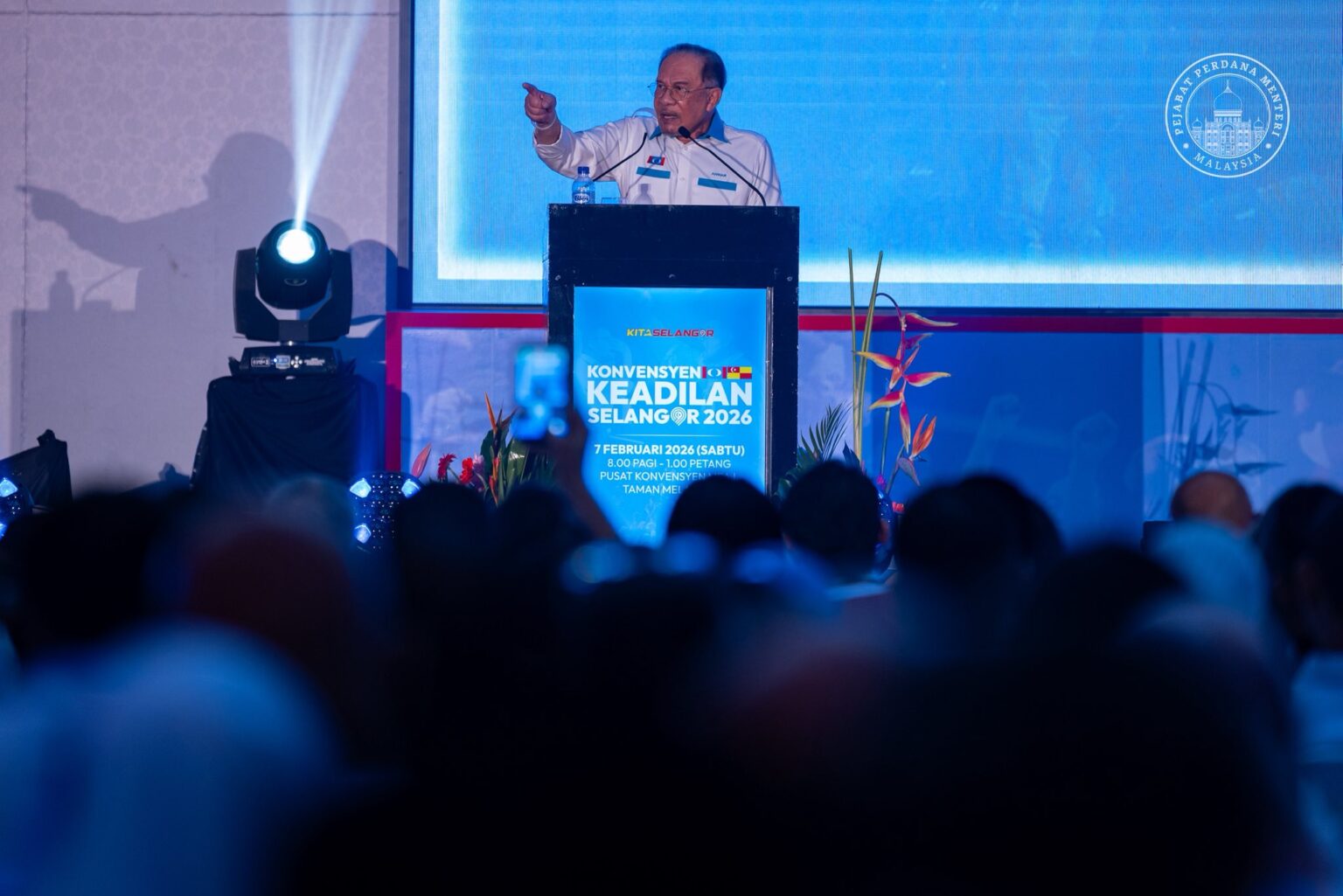 Anwar tells ‘sulking’ PKR members to leave the party