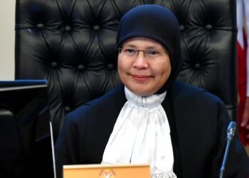 PUTRAJAYA, 3 Mei -- Ketua Hakim Negara yang baharu, Datuk Tengku Maimun Tuan Mat semasa majlis penyampaian surat cara pelantikan dan mengangkat sumpah jawatan dan taat setia pesuruhjaya kehakiman di Istana Kehakiman hari ini.
--fotoBERNAMA (2019) HAK CIPTA TERPELIHARA