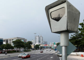KUALA LUMPUR 16 APRIL 2016. Kamera Sistem Penguatkuasaan Automatik (AES) yang dipasang di Jalan Klang Lama bagi merekod kesalahan jalan raya. NSTP/ASYRAF HAMZAH