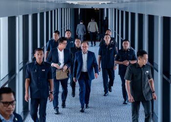 YAB Perdana Menteri, Dato’ Seri Anwar Ibrahim menghadiri Mesyuarat Majlis Pelaburan Negara di Parlimen Malaysia, 16 Oktober, 2024. - SADIQ ASYRAF/Pejabat Perdana Menteri

NO SALES; NO ARCHIVE; RESTRICTED TO EDITORIAL USE ONLY. NOTE TO EDITORS: This photos may only be used for editorial reporting purposes for the contemporaneous illustration of events, things or the people in the image or facts mentioned in the caption. Reuse of the pictures may require further permission. MANDATORY CREDIT - SADIQ ASYRAF/P
