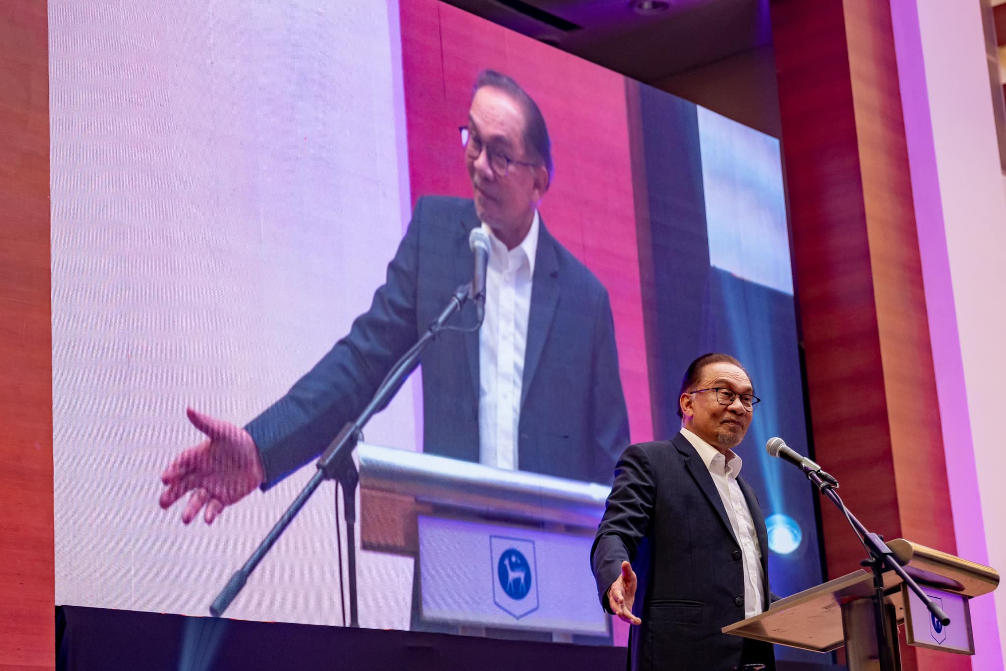 anwar-at-crossroads-turning-to-the-right-is-wrong-and-taking-the-left-turn-is-also-wrong