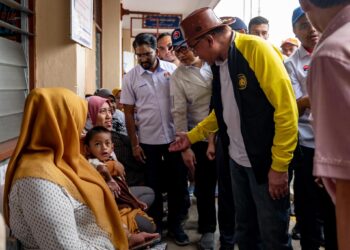 YAB Perdana Menteri, Dato’ Seri Anwar Ibrahim melawat Pusat Pemindahan Sementara (PPS) yang menempatkan mangsa-mangsa banjir di Segamat, Johor, 5 Mac 2023. - SADIQ ASYRAF/Pejabat Perdana Menteri

NO SALES; NO ARCHIVE; RESTRICTED TO EDITORIAL USE ONLY. NOTE TO EDITORS: This photos may only be used for editorial reporting purposes for the contemporaneous illustration of events, things or the people in the image or facts mentioned in the caption. Reuse of the pictures may require further permission. MANDATOR