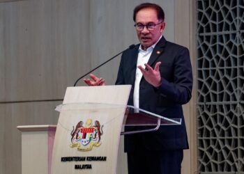 YAB Perdana Menteri, Dato’ Seri Anwar Ibrahim menghadiri Perhimpunan Bulanan bersama warga Kementerian Kewangan di Putrajaya, 17 October, 2023. - SADIQ ASYRAF/Pejabat Perdana Menteri

NO SALES; NO ARCHIVE; RESTRICTED TO EDITORIAL USE ONLY. NOTE TO EDITORS: This photos may only be used for editorial reporting purposes for the contemporaneous illustration of events, things or the people in the image or facts mentioned in the caption. Reuse of the pictures may require further permission. MANDATORY CREDIT - S