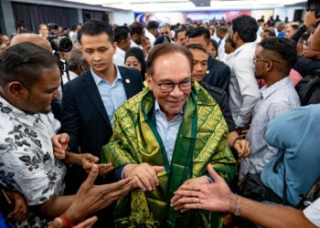 YAB Perdana Menteri, Dato’ Seri Anwar Ibrahim hadir pada Perjumpaan Khas besama MIC di Pejabat MIC, Kuala Lumpur pada 2 Ogos 2023. - AFIQ HAMBALI/Pejabat Perdana Menteri

NO SALES; NO ARCHIVE; RESTRICTED TO EDITORIAL USE ONLY. NOTE TO EDITORS: This photos may only be used for editorial reporting purposes for the contemporaneous illustration of events, things or the people in the image or facts mentioned in the caption. Reuse of the pictures may require further permission. MANDATORY CREDIT - AFIQ HAMBALI/P