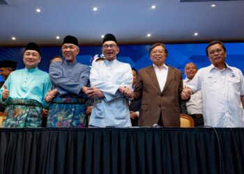 YAB Perdana Menteri, Dato’ Seri Anwar Ibrahim ketika Majlis Menandatangani Permuafakatan Antara Gabungan Bawah Kerajaan Perpaduan di Pejabat Perdana Menteri, Putrajaya 16 Disember 2022. - AFIQ HAMBALI/Pejabat Perdana Menteri

NO SALES; NO ARCHIVE; RESTRICTED TO EDITORIAL USE ONLY. NOTE TO EDITORS: This photos may only be used for editorial reporting purposes for the contemporaneous illustration of events, things or the people in the image or facts mentioned in the caption. Reuse of the pictures may requir