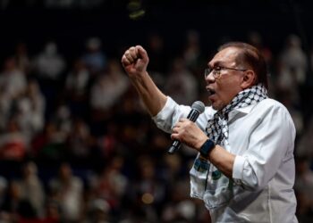 YAB Perdana Menteri, Dato’ Seri Anwar Ibrahim menghadiri Himpunan Malaysia Bersama Palestin di Axiata Arena, Bukit Jalil, Kuala Lumpur, 24 October, 2023. - SADIQ ASYRAF/Pejabat Perdana Menteri

NO SALES; NO ARCHIVE; RESTRICTED TO EDITORIAL USE ONLY. NOTE TO EDITORS: This photos may only be used for editorial reporting purposes for the contemporaneous illustration of events, things or the people in the image or facts mentioned in the caption. Reuse of the pictures may require further permission. MANDATORY