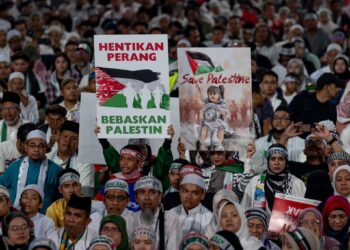 YAB Perdana Menteri, Dato’ Seri Anwar Ibrahim menghadiri Himpunan Malaysia Bersama Palestin di Axiata Arena, Bukit Jalil, Kuala Lumpur, 24 October, 2023. - SADIQ ASYRAF/Pejabat Perdana Menteri

NO SALES; NO ARCHIVE; RESTRICTED TO EDITORIAL USE ONLY. NOTE TO EDITORS: This photos may only be used for editorial reporting purposes for the contemporaneous illustration of events, things or the people in the image or facts mentioned in the caption. Reuse of the pictures may require further permission. MANDATORY