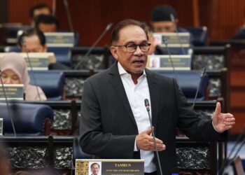 KUALA LUMPUR, 20 Dis -- Perdana Menteri yang juga Menteri Kewangan Datuk Seri Anwar Ibrahim ketika membentangkan peruntukan khas (Bajet Mini) sempena Mesyuarat Pertama Penggal Pertama Parlimen ke-15 Dewan Rakyat di Bangunan Parlimen hari ini.

Peruntukan khas tersebut membabitkan wang sejumlah RM107,718,676,650.

--fotoBERNAMA (2022) HAK CIPTA TERPELIHARA