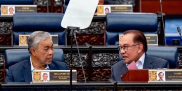 YAB Perdana Menteri, Dato’ Seri Anwar Ibrahim ketika membentangkan Kajian Separuh Penggal 2021/2025 Rancangan Malaysia ke-12 di Parlimen Kuala Lumpur pada 11 September 2023. - AFIQ HAMBALI/Pejabat Perdana Menteri
NO SALES; NO ARCHIVE; RESTRICTED TO EDITORIAL USE ONLY. NOTE TO EDITORS: This photos may only be used for editorial reporting purposes for the contemporaneous illustration of events, things or the people in the image or facts mentioned in the caption. Reuse of the pictures may require further pe
