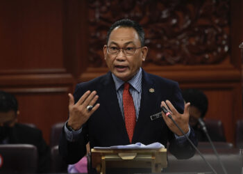 KUALA LUMPUR, 21 Dis -- Timbalan Menteri Sumber Manusia Datuk Awang Hashim pada Persidangan Dewan Negara di Bangunan Parlimen hari ini. 

--fotoBERNAMA (2021) HAK CIPTA TERPELIHARA