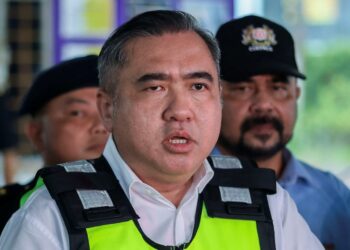 SEMENYIH, 10 Mac - Menteri Pengangkutan Anthony Loke ketika sidang media selepas mengadakan Ops khas terhadap kenderaan yang melalui kawasan Stesen Penguatkuasa Jabatan Pengangkutan Jalan (JPJ) Semenyih dan berbuka bersama anggota hari ini. 

Seramai 55 anggota JPJ terlibat dalam ops tersebut dengan sebanyak 218 kenderaan telah diperiksa dan 124 saman pelbagai kesalahan dikeluarkan dan satu kenderaan disita.

--fotoBERNAMA (2025) HAK CIPTA TERPELIHARA