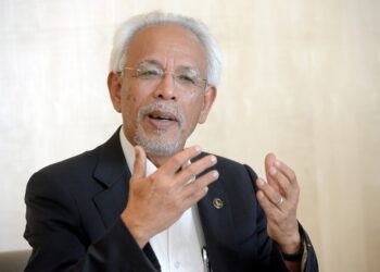 KUALA LUMPUR, 17 Jan -- Pengerusi Lembaga Kemajuan Tanah Persekutuan (Felda) Tan Sri Shahrir Abdul Samad ketika temu bual khas bersama Bernama di Menara Felda hari ini.
Pengerusi baharu Felda itu berikrar untuk kerap turun padang bagi memastikan kebajikan dan agenda membangunkan 112,635 peneroka tercapai.
--fotoBERNAMA (2017) HAK CIPTA TERPELIHARA