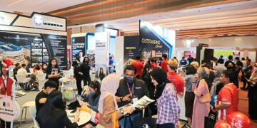 Visitors checking out the various exhibitors at the Star Education Fair 2022, held at Setia SPICE Convention Centre, in Bayan Lepas, Penang.

( December 10, 2022 )

— LIM BENG TATT/The Star.