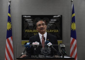 KUALA LUMPUR, 30 Nov -- Menteri Kanan Pertahanan Datuk Seri Hishammuddin Tun Hussein mengadakan sidang media di Parlimen hari ini.

--fotoBERNAMA (2021) HAK CIPTA TERPELIHARA