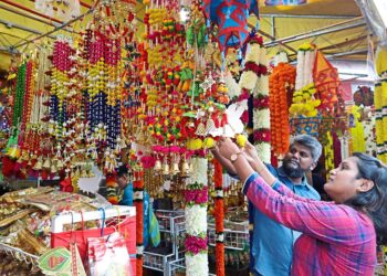 Deepavali shopping in Little India in George Town, Penang.

( NOVEMBER 03, 2023).  CHAN BOON KAI/The Star