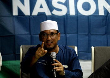 TAMBUN, 7 Nov -- Calon Perikatan Nasional (PN) Parlimen P.063 y Tambun Datuk Seri Ahmad Faizal Azumu menghadiri Ceramah Kelompok Perikatan Nasional di Meru Perdana malam ini.

--fotoBERNAMA (2022) HAKCIPTA TERPELIHARA