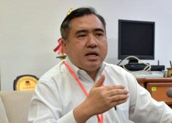 MELAKA, 5 Mac -- Menteri Pengangkutan yang juga Setiausaha Agung DAP Kebangsaan Anthony Loke Siew Fook becakap pada sidang akhbar selepas merasmikan Konvensyen Tahunan DAP Melaka 2022 di sini hari ini.

--fotoBERNAMA (2023) HAK CIPTA TERPELIHARA