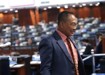 KUALA LUMPUR, 8 Mac -- Ahli Parlimen Pendang Datuk Awang Hashim beredar dari Dewan Rakyat selepas digantung kehadiran dua hari oleh Yang Dipertua Dewan Rakyat Datuk Johari Abdul ketika sesi penggulungan belanjawan pada Mesyuarat Pertama Penggal Kedua Parlimen ke-15 di Bangunan Parlimen hari ini. 

--fotoBERNAMA (2023) HAK CIPTA TERPELIHARA