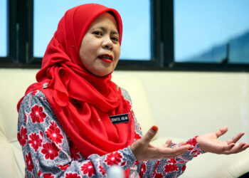 KUANTAN, 30 Jun -- Pengarah Agensi Antidadah Kebangsaan (AADK) Pahang Zirwatul Ahlam Zamzam ketika ditemu bual wartawan Bernama di Ibu Pejabat AADK Pahang, baru-baru ini.

Bekalan dadah yang mesra pelanggan atau di hujung jari dilihat antara faktor menyumbang kepada peningkatan jumlah penagih di Pahang pada tahun ini.

Beliau berkata sehingga Mei lepas sahaja sebanyak 2,515 penagih telah direkodkan, melebihi jumlah penagih yang dicatatkan pada tahun lepas seramai 2,308 individu.

-- fotoBERNAMA (2023) HAK CIPTA TERPELIHARA