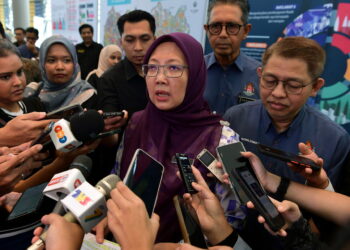 KUALA LUMPUR, 30 Jan -- Menteri di Jabatan Perdana Menteri (Wilayah Persekutuan) Dr Zaliha Mustafa menjawab pertanyaan media selepas menyempurnakan majlis Peluncuran Draf Pelan Tempatan Kuala Lumpur 2040 di Dewan Perdana Mestika, Cheras hari ini.

--fotoBERNAMA (2024) HAK CIPTA TERPELIHARA