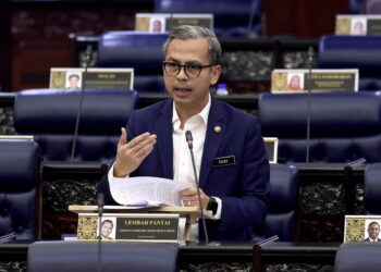 KUALA LUMPUR, 12 Mac -- Menteri Komunikasi merangkap Ahli Parlimen Lembah Pantai Fahmi Fadzil ketika sesi Waktu Pertanyaan-Pertanyaan Menteri pada Persidangan Dewan Rakyat di Bangunan Parlimen hari ini.

-- fotoBERNAMA (2024) HAK CIPTA TERPELIHARA