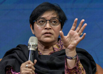 KUALA LUMPUR, 22 Mei -- Menteri di Jabatan Perdana Menteri (Undang Undang dan Reformasi institusi) Datuk Seri Azalina Othman Said semasa sesi soal jawab pada Sesi Town Hall dan Majlis Peluncuran AI Legal Justice Roadmap 2025-2026 dan Peta Reformasi Institusi (PetaRI) di Fakulti Undang-Undang, Universiti Malaya hari ini.

-- fotoBERNAMA (2025) HAK CIPTA TERPELIHARA
