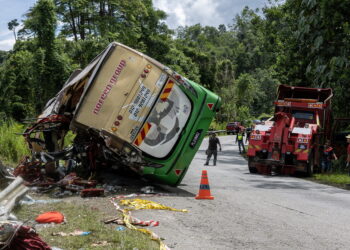 GERIK, 9 Jun --  Kerja-kerja mengangkat bas di lokasi kejadian kemalangan ngeri yang meragut 15 nyawa penuntut Universiti Pendidikan Sultan Idris (UPSI) di KM53 Jalan Raya Timur-Barat (JRTB) dekat Gerik hari ini.

-- fotoBERNAMA (2025) HAK CIPTA TERPELIHARA