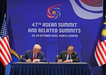 KUALA LUMPUR, Oct 26 -- Prime Minister Datuk Seri Anwar Ibrahim (right) and United States President Donald Trump during an expanded bilateral meeting on the sidelines of the 47th ASEAN Summit and Related Summits at the Kuala Lumpur Convention Centre (KLCC) today.

--fotoBERNAMA (2025) COPYRIGHT RESERVED