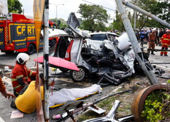 KUALA TERENGGANU, 5 Jan --   Seorang pelajar Universiti Sultan Zainal Abidin (UniSZA) maut selepas kereta Perodua Viva dipandunya dirempuh kenderaan lain di lampu isyarat berhampiran pejabat Jabatan Pengangkutan Jalan (JPJ), di sini tengah hari tadi.

Ketua Polis Daerah Kuala Terengganu ACP Azli Mohd Noor berkata dalam kemalangan yang berlaku pada 1.55 tengah hari itu, Syakirah Hanan Mazli, 25, yang beralamat di Ayer Hitam, Johor meninggal dunia di lokasi kejadian.


-- fotoBERNAMA (2026) HAK CIPTA TERPELIHARA
