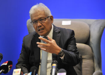 PUTRAJAYA 12 APRIL 2021 - Menteri Dalam Negeri, Datuk Seri Hamzah Zainuddin pada sidang akhbar mengenai Wacana Meja Bulat bersama Menteri Dalam Negeri di sini, hari ini.

GAMBAR : FAISOL MUSTAFA
PEMEBRITA : AMREE AHMAD (UTUSAN)