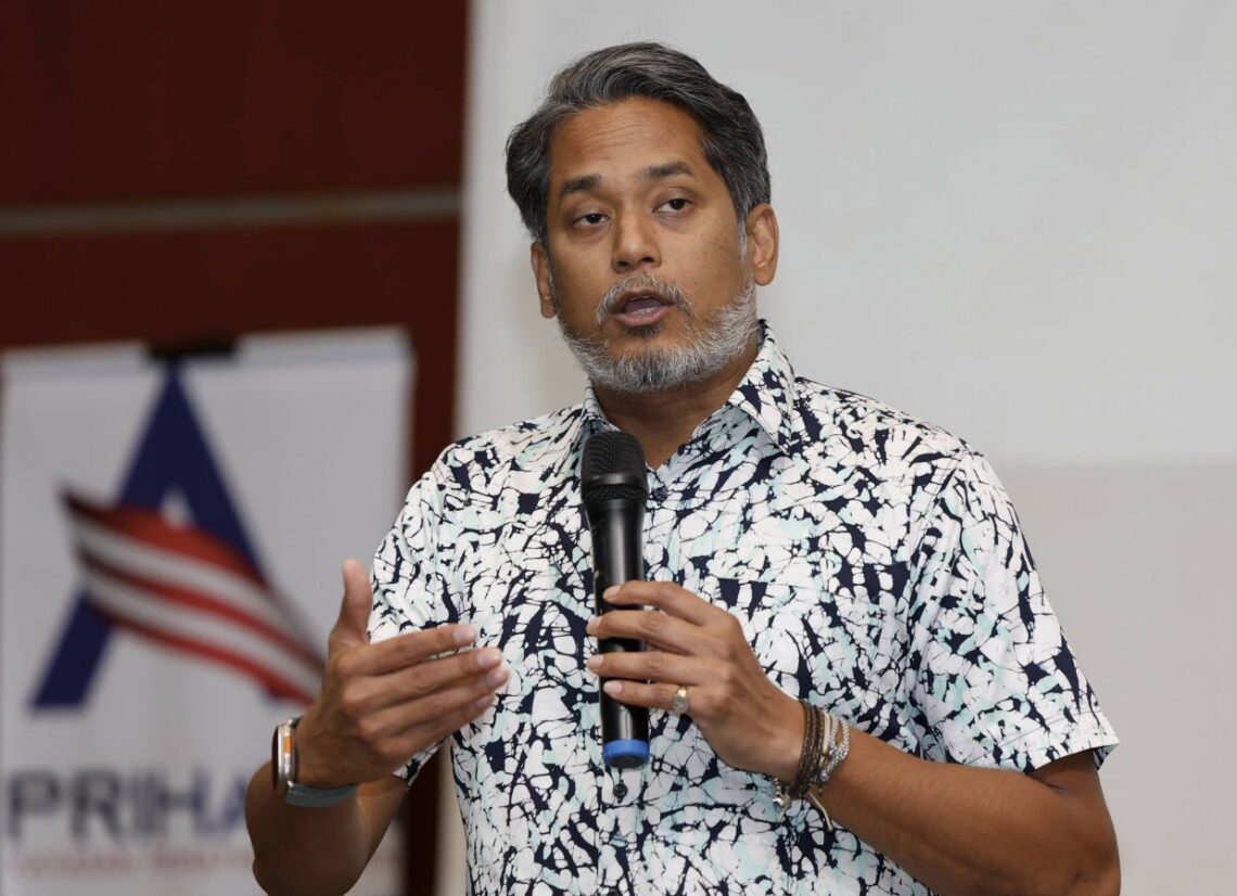 Khairy: “Zahid no longer has moral legitimacy as UMNO president, must