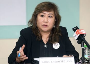 Malaysian Bar president Karen Cheah Yee Lynn answering questions from members of media during the press conference after their EGM at Wisma MCA yesterday. — IZZRAFIQ ALIAS/The Star