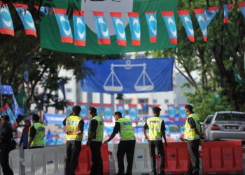 A police officer during nomination day for Malaysia General Election on May 5 elections in Kuala Lumpur April 20 2013.