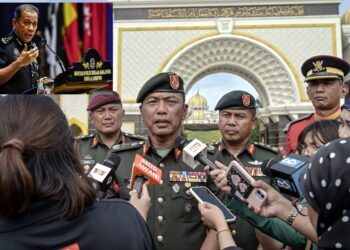 KUALA LUMPUR, 22 Nov -- Panglima Medan Barat Tentera Darat, Leftenan Jeneral Datuk Malek Razak Sulaiman ketika ditemubual pemberita selepas Istiadat Pertukaran Pengawal Istana Negara siri 2/25 di Pintu 1, Istana Negara hari ini.
 --fotoBERNAMA (2025) HAK CIPTA TERPELIHARA