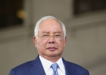 Datuk Seri Najib Tun Abdul Razak is seen left from Kuala Lumpur Courts Complex after attended 1MDB trials on Wednesday. Azman Ghani / The Star