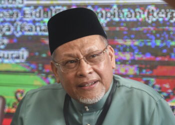 KOTA BHARU, 12 Mei -- Timbalan Menteri Besar Kelantan Datuk Mohd Amar Nik Abdullah ketika ditemui pemberita pada Rumah Terbuka Aidilfitri PAS Kelantan di Dataran Warisan Stadium Sultan Muhammad IV hari ini.

--fotoBERNAMA (2022) HAK CIPTA TERPELIHARA