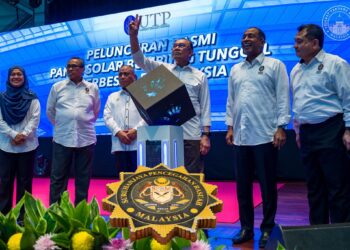 YAB Perdana Menteri, Dato' Seri Anwar Ibrahim berdialog bersama pelajar Universiti Teknologi Petronas, (UTP), di Seri Iskandar, Perak.

Program bersempena syarahan awam bertajuk “Universiti sebagai Aset Strategik: Merencana Masa Depan Malaysia melalui Bakat, Teknologi dan Transformasi” itu memberi peluang kepada mahasiswa UTP berinteraksi secara langsung dengan kepimpinan negara. 11 Oktober 2025. IZZUDDIN ABD RADZAK/Pejabat Perdana Menteri.

NO SALES; NO ARCHIVE; RESTRICTED TO EDITORIAL USE ONLY. NOTE T