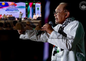 YAB Perdana Menteri, Dato' Seri Anwar Ibrahim  semasa Majlis Malam Himpunan dan Selawat Malaysiaku Bersama Gaza di Dataran Merdeka, Kuala Lumpur. 24 Ogos 2025. AFIQ HAMBALI/Pejabat Perdana Menteri.

NO SALES; NO ARCHIVE; RESTRICTED TO EDITORIAL USE ONLY. NOTE TO EDITORS: This handout photos may only be used for editorial reporting purposes for the contemporaneous illustration of events, things or the people in the image or facts mentioned in the caption. Reuse of the pictures may require further permission.