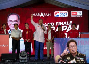 YAB Perdana Menteri, Dato' Seri Anwar Ibrahim menyampaikan ceramah perdana semasa Grand Finale Pakatan Harapan di Likas, Sabah. 27 November 2025. AFIQ HAMBALI/Pejabat Perdana Menteri.

NO SALES; NO ARCHIVE; RESTRICTED TO EDITORIAL USE ONLY. NOTE TO EDITORS: This handout photos may only be used for editorial reporting purposes for the contemporaneous illustration of events, things or the people in the image or facts mentioned in the caption. Reuse of the pictures may require further permission. MANDATORY CRE