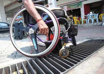 This railing at the rawang bus terminal is dangerous and could easily hurt those who stumble here