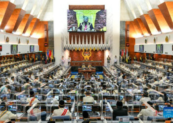 KUALA LUMPUR, 15 Jun -- Rakaman gambar suasana di perkarangan parlimen hari ini.?Perdana Menteri, Tan Sri Muhyiddin Yassin memberi komitmen untuk mengadakan sidang parlimen semasa fasa ketiga Pelan Pemulihan Negara.
--fotoBERNAMA (2021) HAK CIPTA TERPELIHARA