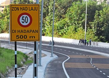 (PIC FOR RAJA)

(BRIEF CAPTION): One of the speed limit signboard at the middle span of Bukit Kukus highway.

(January 9,2022 ) — CHAN BOON KAI/The Star