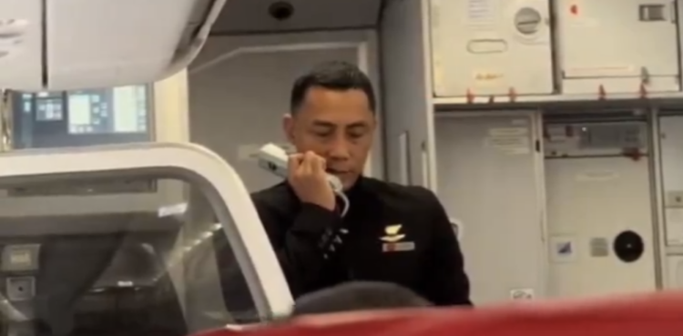 60-year-old Airasia Steward Stuns Netizens With Youthful Appearance