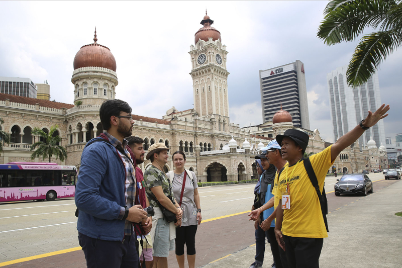 tour guide in bahasa malaysia